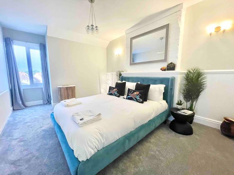 Coastline Retreats - Stunning Sea View Apartment, Netflix Bournemouth Exterior photo
